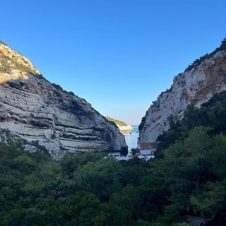 Holiday Home Stiniva Vis Eksteriør billede